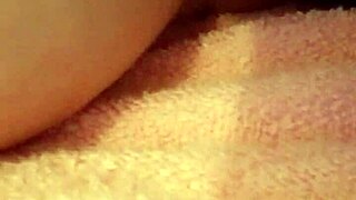 I love the sensation of talcum powder