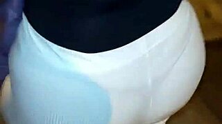 Mature Venezuelan milf flashes big ass for money