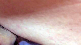 एमेच्योर शेव्ड पिंक पस्सी को चाटता है, वर्जिनिटी खोने के 111 दिन बाद।