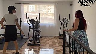 टीने 18+ से लेस्बियन मिल्फ तक योगा क्लासेस