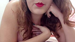 ब्राज़ीली कैमगर्ल रोज़मर्रा के सेक्सी सवालों का जवाब देती है