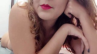 ब्राज़ीली कैमगर्ल रोज़मर्रा के सेक्सी सवालों का जवाब देती है