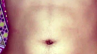 पिनाय कॉलेज स्टूडेंट मुंह मारती है और पहली बार गुदा सेक्स में योनी का मजा लेती है।