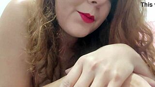 ब्राज़ीली कैमगर्ल रोज़मर्रा के सेक्सी सवालों का जवाब देती है