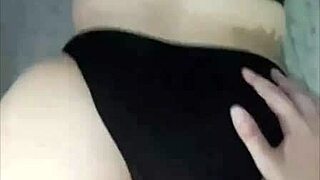 डोना मैरी वाइल्ड बॉसी लैप डांस देती है सिंगल क्रेजी लेडी के रूप में!