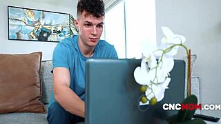 Cia Agent Motivates Hacker To Give Information By Letting Him Freeuse Her - Sadie Rose Cncmom