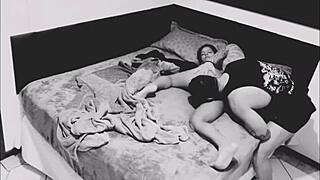 Coloquei uma camera escondida em casa e flagrei meu vizinho comendo minha esposa completo no red with friend wife slut milf redhead sexy group girlfriend brazilian kissing