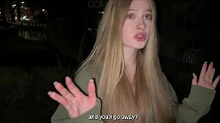 हेय, मैं सड़क पर पॉर्नस्टार कोमाटोज़े से टकराया, रफ ऐक्शन स्कोर करूंगा?