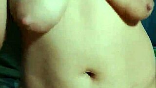 Asian Pinay mommy expertly rides her partner