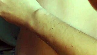 Asian Pinay mommy expertly rides her partner