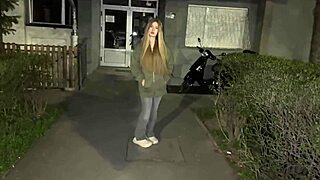 हेय, मैं सड़क पर पॉर्नस्टार कोमाटोज़े से टकराया, रफ ऐक्शन स्कोर करूंगा?