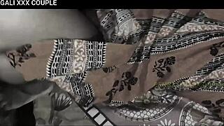 यह 18 साल की भारतीय छात्रा अपनी गणित मैडम को बंगाली XXX कपल सेक्स में चोदती है!