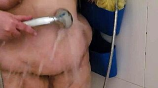 Foot fetish mature babe gets off on pissing and crushes... can