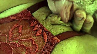 Sexo casero con milf y un buen creampie en bedroom missionary