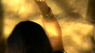 इंडियन मिल्फ गर्लफ्रेंड के साथ इरोटिक सोलो में कामुकता की खोज