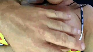 Fui de carona com motorista de app. Olha o que rolou com big clit blowjob in car.