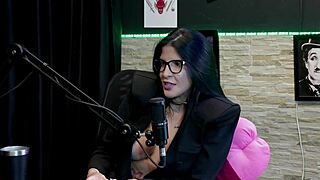 você nunca fodeu na mesa de sinuca? leticia braga dá buceta no avião e ganha buquês de flores