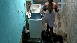 Camera Escondida Madrasta Se Depila Enquanto Seu Enteado a Vê na Câmera