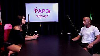 I feel so excited watching this negro top oficial make the delicious mulata suck his big pau gostoso on sheer red