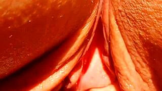 maturemons mature reveals huge wet pussy