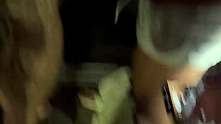 No pelo na frente de todo mundo, grupo de amigos fode na pele e usa dentro sem se importar!