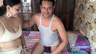 सुधा देसि रोमांस बड़ी गांड वाली GF के साथ बेड में