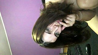 Vibrator Fucking Vixen. She Sucks and Inserts Toy Deep in Her Pussy!