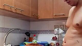 Raw encuentro a mi suegra en la cocina con ropa sexi y follandomela in anal assfucking