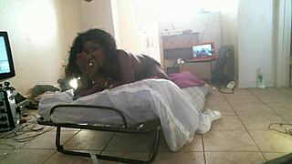 real sexy amateur hood milfs get naked and show pussy 😈