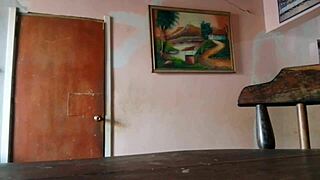 I see this morena latina with a big ass seducing her padrastro in homemade style.