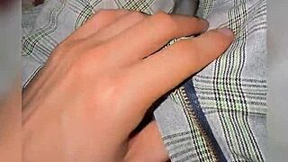 Madrastra Entra Al Cuarto De Su Hijastro Y Lo Encuentra Con La Verga De Fuera Ella Se Calienta Y Le Pide Que Se La Coja