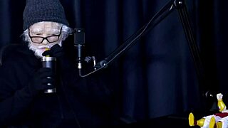 Veja a entrevista safada com flor de damiana e vovô moai in this brazilian porn cast compilation full of public humiliation and swinger fun