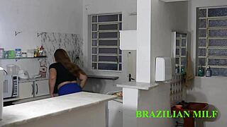 padrasto pauzudo fode a enteada na cozinha sem camisinha video completo no red sheer!