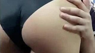 Desnudando A Doña Mary Cuando Su Esposo Se Va