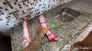 i'm this putinha safada riding boyfriend's cock in kitchen pov