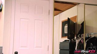 Kinky cougar Sofie Marie gets fucked by hung dude after giving blowjob