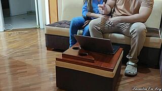 Me follo a la esposa de mi hermano mi cu�ada hermosa mientras que su marido esta trabajando en la lapto NTR