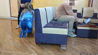 Me follo a la esposa de mi hermano mi cu�ada hermosa mientras que su marido esta trabajando en la lapto NTR