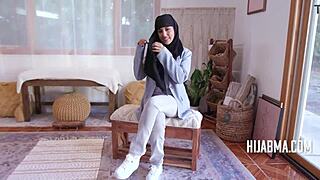 arab milf uncovers a new passion in hijabma