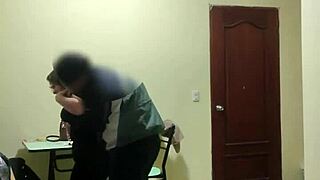 Empleada Venezolana Coqueteando With Boss In Bedroom!