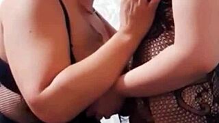 Stepmom instructs stepdaughter on lesbian fucking with kissing and pussy play in homemade session