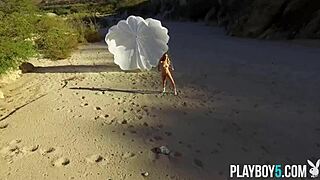 Hey, Canadian petite blonde MILF Olivia Preston softcore solo mein super hot stripping dikhaati hai