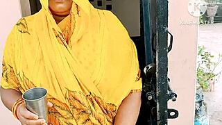 INDIYAN DESEE BAHU TAKES BIG COCK DOGGYSTYLE FUCKING FROM SASUR