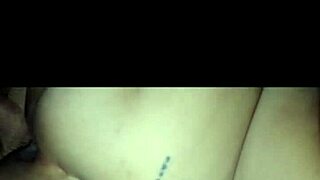 Culona sumisa se folla dos desconocidos después de fiesta