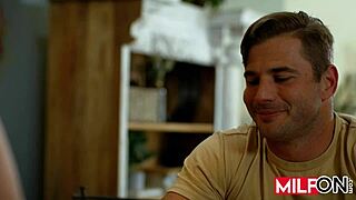 करली रेडहेड मिल्फ किकी डेयर नाथन ब्रॉन्सन के फ्रेश कॉक को लिक करती है और अपनी ज्यूसी शेव्ड पसी को डीप फक करती है ऑर्गेज्मिक इंटेंसिटी के साथ