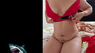 Mi Vecina Me Enseña SUS HABILIDADES SEXUALES En La Ducha