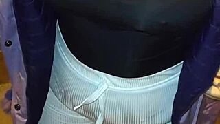 Venezolana madura flashes big ass and tits in leggings on street for public creampie