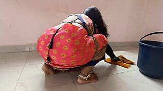 सजेस्टिव देसी इंडियन मेड होममेड हार्डकोर एक्शन में स्टेमी एनकाउंटर्स का हिंट देती है।