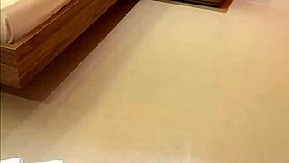 Madrastra Sacudiendo Culo Para Calentarme Y Follar Su Coño Apretado Hasta Correrme