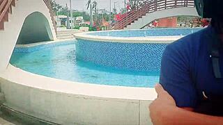 सेक्सी मिल्फ बड़ी गांड के साथ स्ट्रीट पर सेक्स के लिए पैसे ऑफर करती है! गर्लफ्रेंड ब्रूनेट को मिशनरी में वॉच करती है।